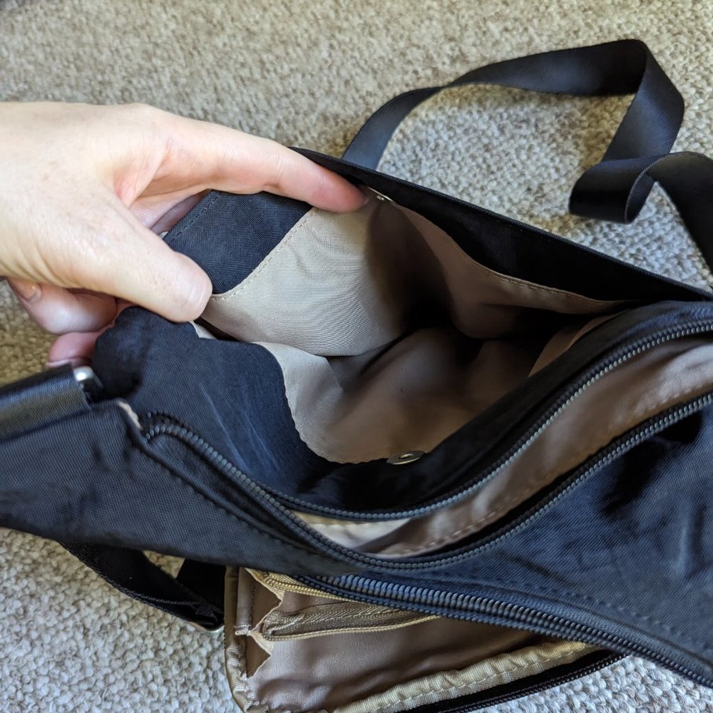 Baggallini Cross Body Bag - Picture 7 of 7